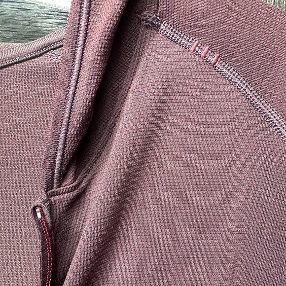 lululemon Men's Lightweight Metal Vent Tech Fullzip Hoodie, Garnet in Large - Picture 5 of 6
